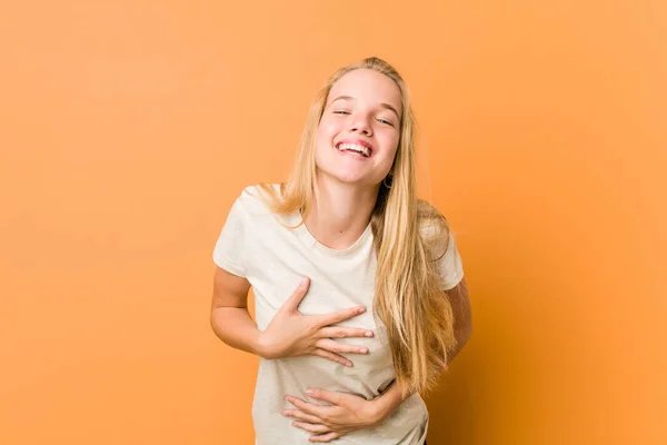 Linda Natural Adolescente Mujer Ríe Felizmente Divierte Manteniendo Las Manos —  Fotos de Stock