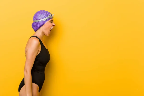 Young Swimmer Caucasian Woman Shouting Copy Space — Stock Photo, Image