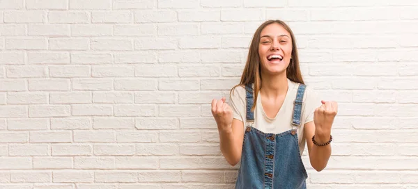 Jeune Femme Hipster Surprise Choquée — Photo