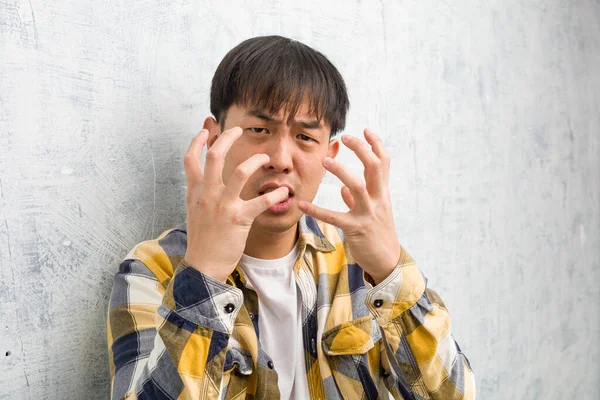 Jovem Chinês Cara Cara Closeup Irritado Chateado — Fotografia de Stock