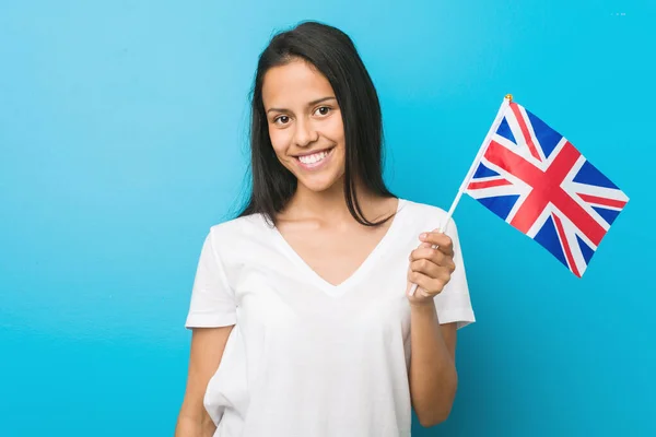 Young Hispanic Woman Holding United Kingdom Flag Happy Smiling Cheerful — Stock Photo, Image