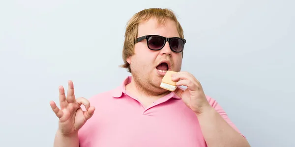 Caucasian Crazy Blond Fat Man Holding Ice Cream — Stock Photo, Image