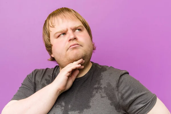 Caucasian Crazy Blond Fat Man Sweating — Stock Photo, Image