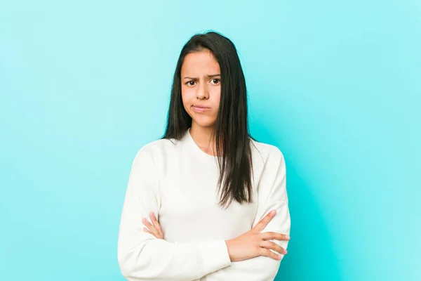 Junge Hübsche Hispanische Frau Schaut Mit Sarkastischem Ausdruck Unglücklich Die — Stockfoto