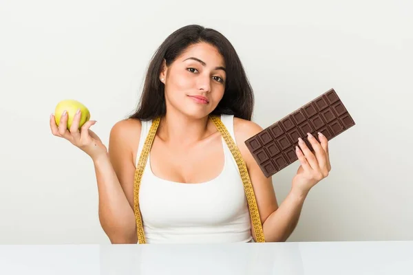 Young Hispanic Woman Choosing Apple Chocolate Tablet — Stock Photo, Image