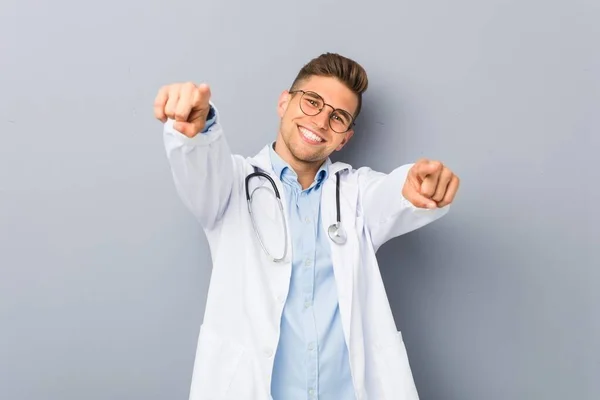 Young Blonde Doctor Man Cheerful Smiles Pointing Front — Stock Photo, Image