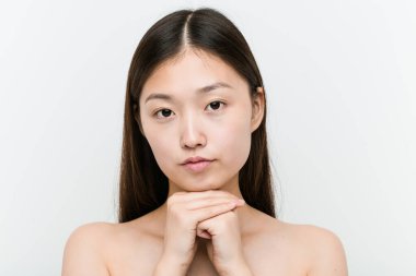 Genç güzel ve doğal asyalı bir kadının yakın çekim