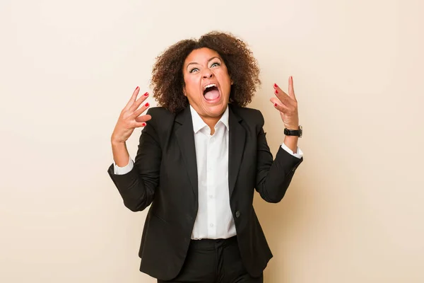 Mujer Afroamericana Negocios Jóvenes Gritando Rabia — Foto de Stock