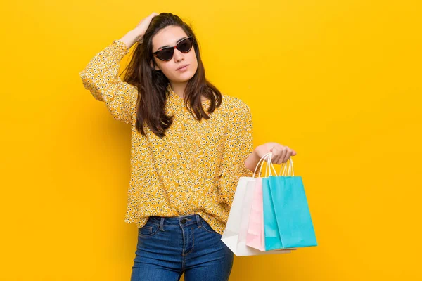 Unga Kaukasiska Kvinna Går Till Shopping — Stockfoto