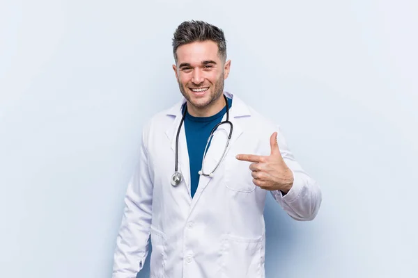 Junge Gut Aussehende Arzt Mann Person Zeigt Mit Der Hand — Stockfoto