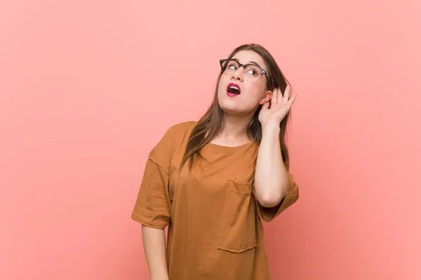 Joven Estudiante Con Anteojos Tratando Escuchar Chisme —  Fotos de Stock