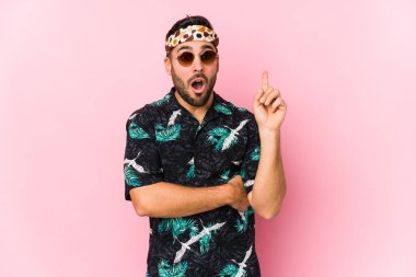 Genç hippi adam, yaratıcılık kavramına dair harika bir fikre sahip..