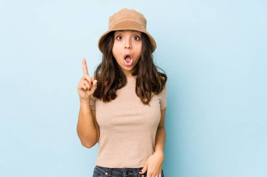 Genç, Latin kökenli bir kadın bir fikri, ilham konsepti var..