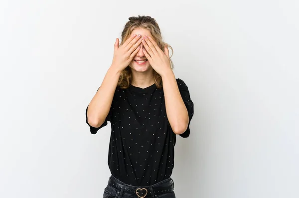 Jeune Femme Caucasienne Sur Fond Blanc Couvre Les Yeux Avec — Photo