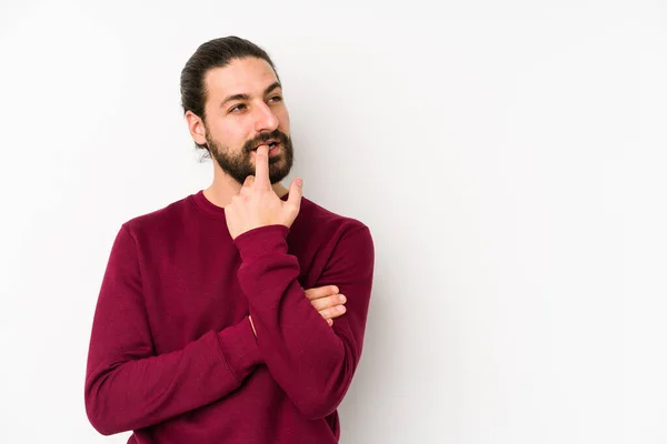 Jonge Lange Haar Man Geïsoleerd Een Witte Achtergrond Ontspannen Denken — Stockfoto