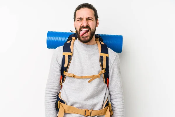 Jonge Backpacker Man Geïsoleerd Een Witte Achtergrond Grappig Vriendelijk Steken — Stockfoto