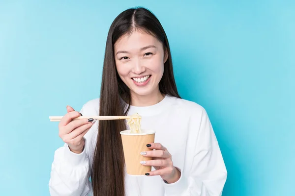 Jonge Japanse Vrouw Eten Noedels — Stockfoto