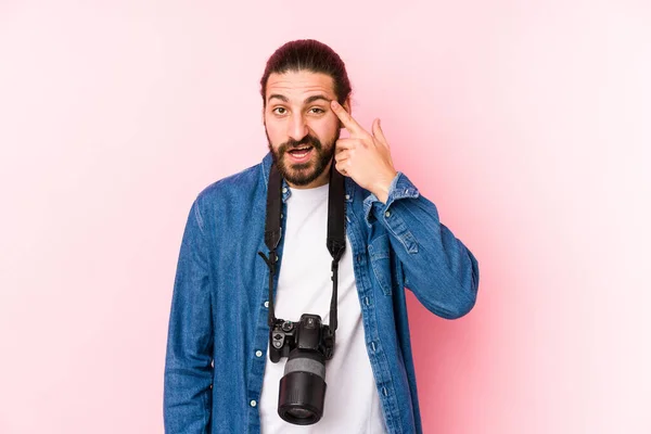 Joven Fotógrafo Caucásico Aislado Mostrando Gesto Decepción Con Dedo Índice — Foto de Stock