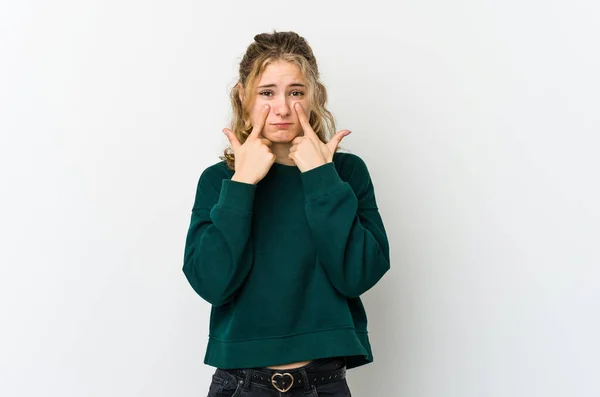 Jeune Femme Caucasienne Sur Fond Blanc Pleurer Malheureux Avec Quelque — Photo