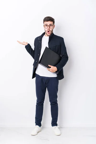 Young Caucasian Man Full Body Isolated Impressed Holding Copy Space — Stock Photo, Image