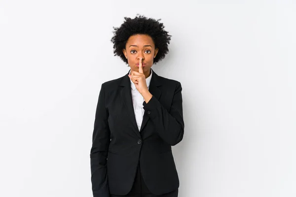 Mujer Mediana Edad Afroamericana Negocios Contra Fondo Blanco Aislado Manteniendo — Foto de Stock