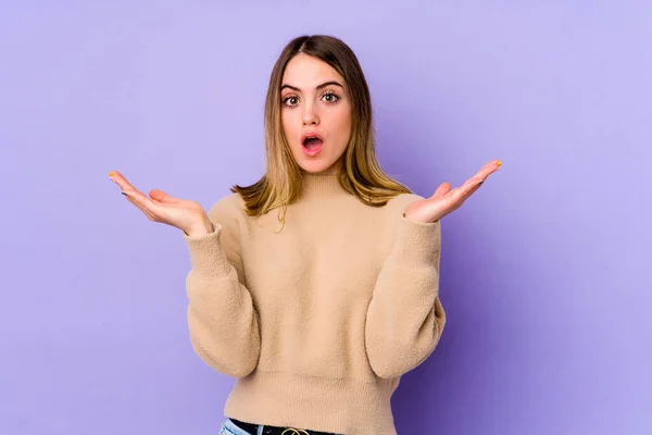 Young Caucasian Woman Isolated Purple Background Surprised Shocked — Stock Photo, Image