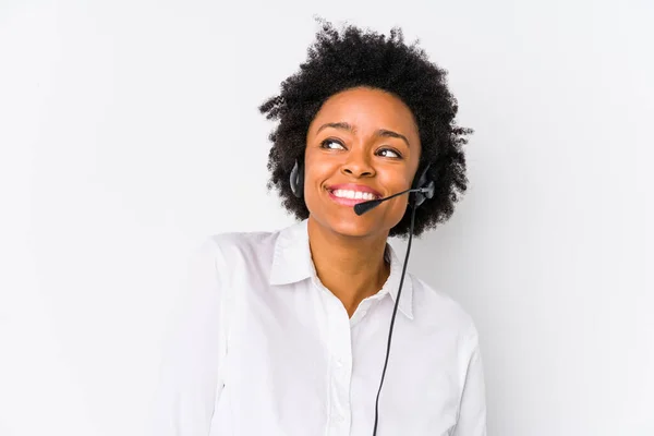 Jonge Afrikaanse Amerikaanse Telemarketeer Vrouw Geïsoleerd Dromen Van Het Bereiken — Stockfoto