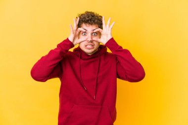  Bir başarı fırsatı bulmak için gözlerini açık tutmak..