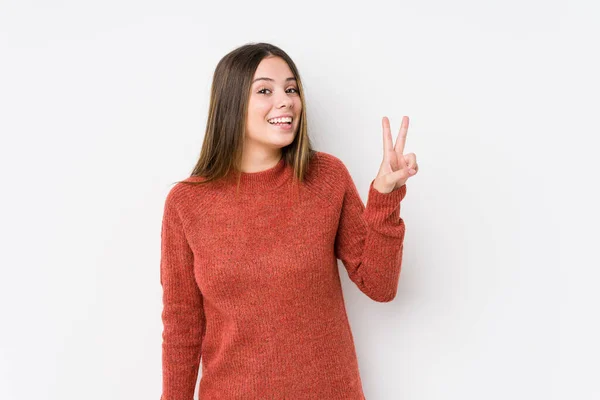 Joven Mujer Caucásica Posando Aislada — Foto de Stock