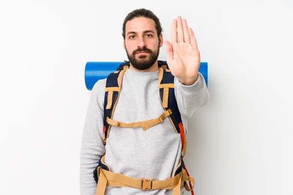 Ung Backpacker Man Isolerad Vit Bakgrund Står Med Utsträckt Hand — Stockfoto