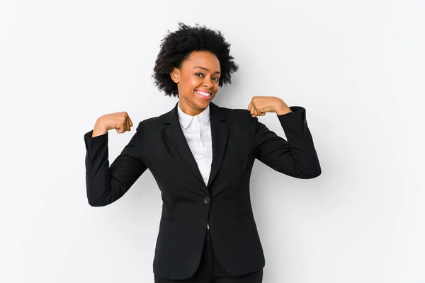 Afro Amerikaanse Zakenvrouw Van Middelbare Leeftijd Tegen Een Witte Achtergrond — Stockfoto