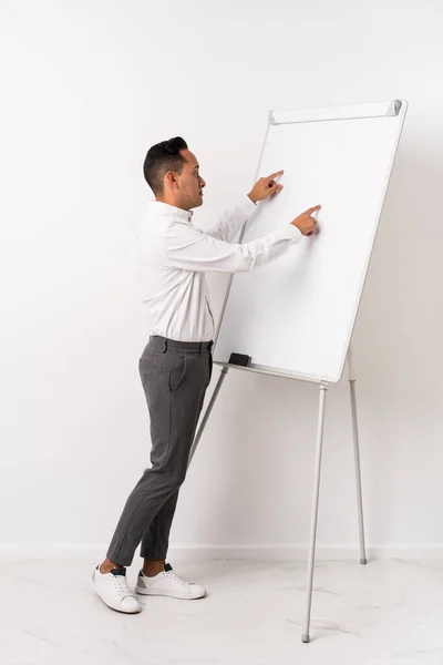 Young Coach Latin Man Whiteboard — Stock Photo, Image