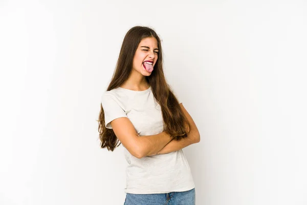 Jovem Mulher Caucasiana Isolado Fundo Branco Engraçado Amigável Saindo Língua — Fotografia de Stock