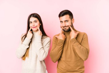 Kafkasyalı genç çift iki seçenek arasında kuşkuya düştü.