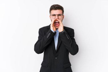 Beyaz arka planda poz veren Kafkasyalı genç bir iş adamı Kafkasyalı genç bir iş adamını izole etti..