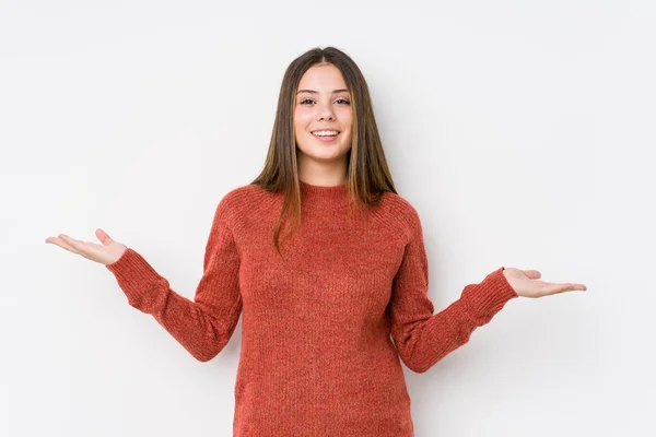 Joven Mujer Caucásica Posando Aislada — Foto de Stock