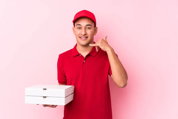 Ung Pizza Leverans Latin Man Isolerad Visar Mobiltelefon Samtal Gest — Stockfoto