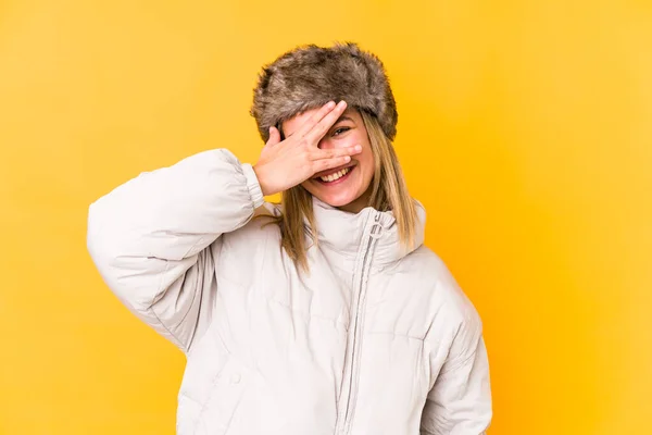 Jovem Loira Vestindo Uma Roupa Inverno Isolada Jovem Loira Isolada — Fotografia de Stock