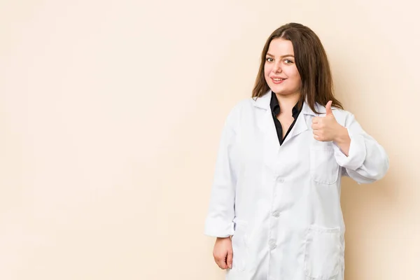 Jonge Dokter Vrouw Glimlachen Het Verhogen Van Duim Omhoog — Stockfoto