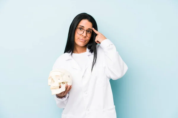 Dottore Donna Caucasica Isolato Sfondo Blu Mostrando Gesto Delusione Con — Foto Stock