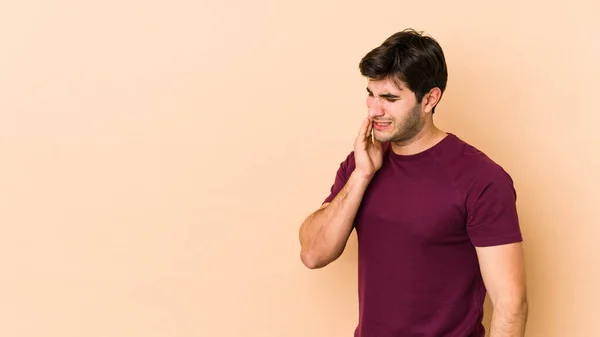 Ung Man Isolerad Beige Bakgrund Har Stark Tänder Smärta Molar — Stockfoto