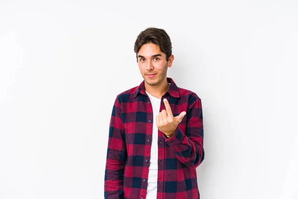 Jeune Homme Caucasien Posant Dans Fond Rose Isolé Pointant Doigt — Photo