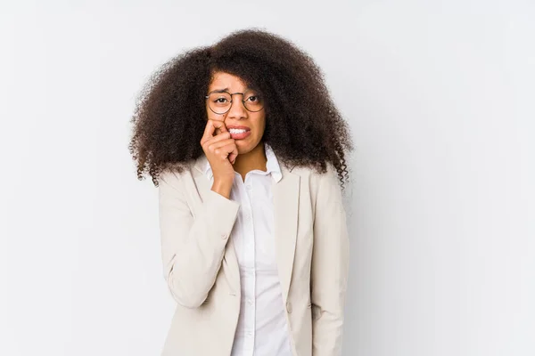 Joven Mujer Negocios Afroamericana Mordiendo Uñas Nerviosa Muy Ansiosa — Foto de Stock