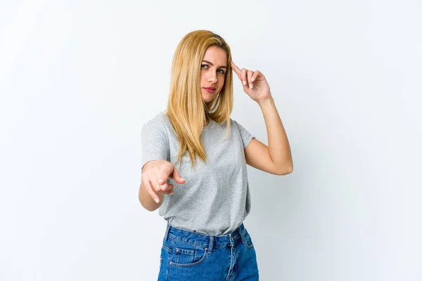 Jovem Loira Isolada Fundo Branco Apontando Templo Com Dedo Pensando — Fotografia de Stock