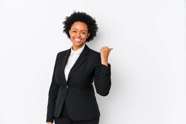 Afro Amerikaanse Zakenvrouw Van Middelbare Leeftijd Tegen Een Witte Achtergrond — Stockfoto