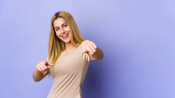 Young Blonde Woman Isolated Purple Background Pointing Front Fingers — Stock Photo, Image