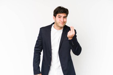 Genç bir iş adamı beyaz arka planda izole edilmiş..