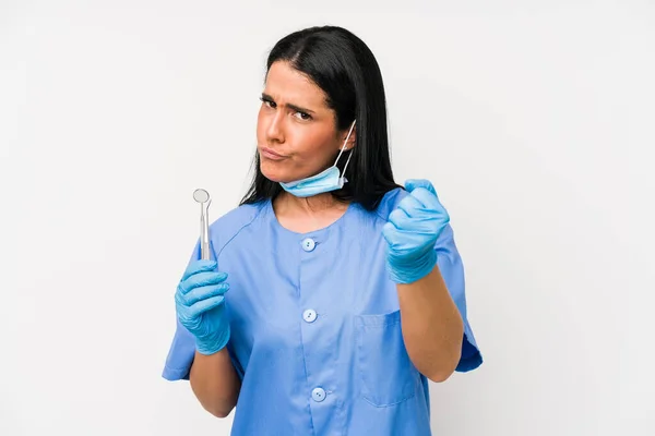 Mujer Dentista Aislada Sobre Fondo Blanco Mostrando Puño Cámara Expresión — Foto de Stock