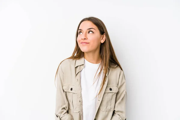 Giovane Donna Caucasica Isolato Sognando Raggiungere Obiettivi Scopi — Foto Stock