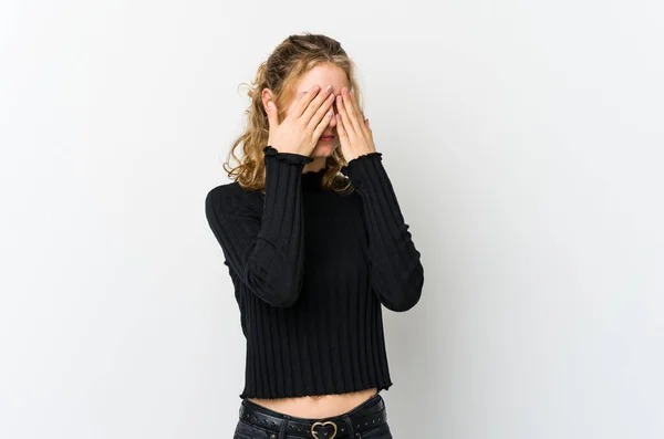 Young Caucasian Woman White Backrgound Afraid Covering Eyes Hands — Stock Photo, Image